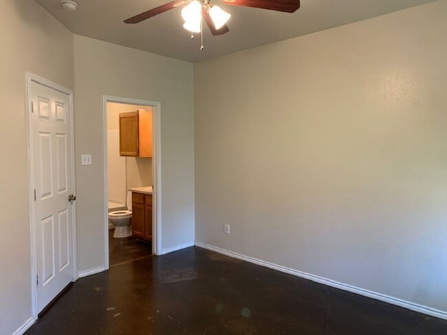 Building Photo - Townhome for rent