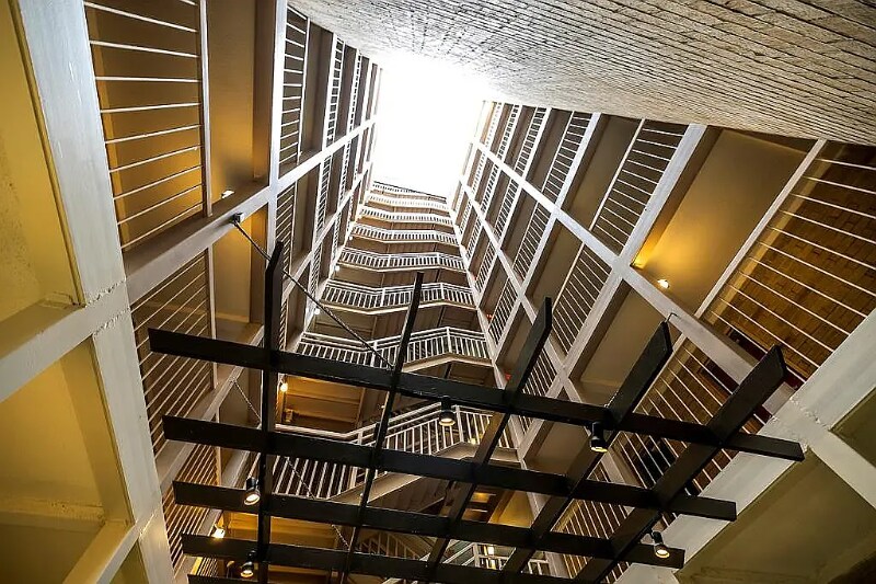 Building Photo - 619 King St