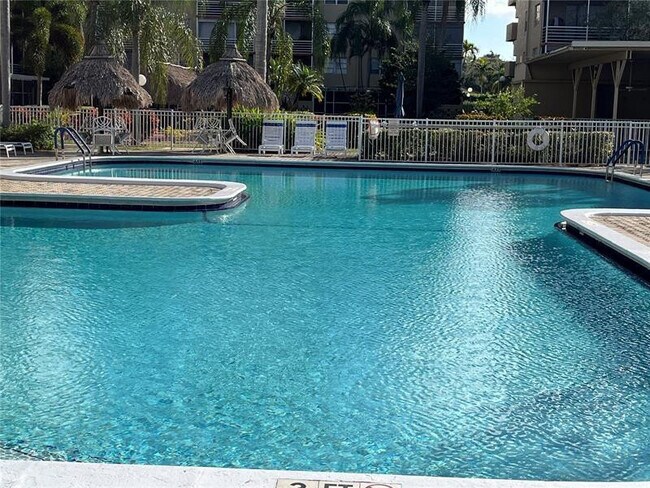 Building Photo - 404 NW 68th Ave