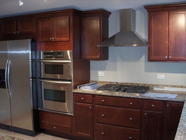 Primary Photo - 257 - *450 Green Bay Road Bldg*