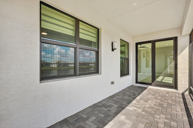 Building Photo - 12719 SW Blue Mangrove Pkwy