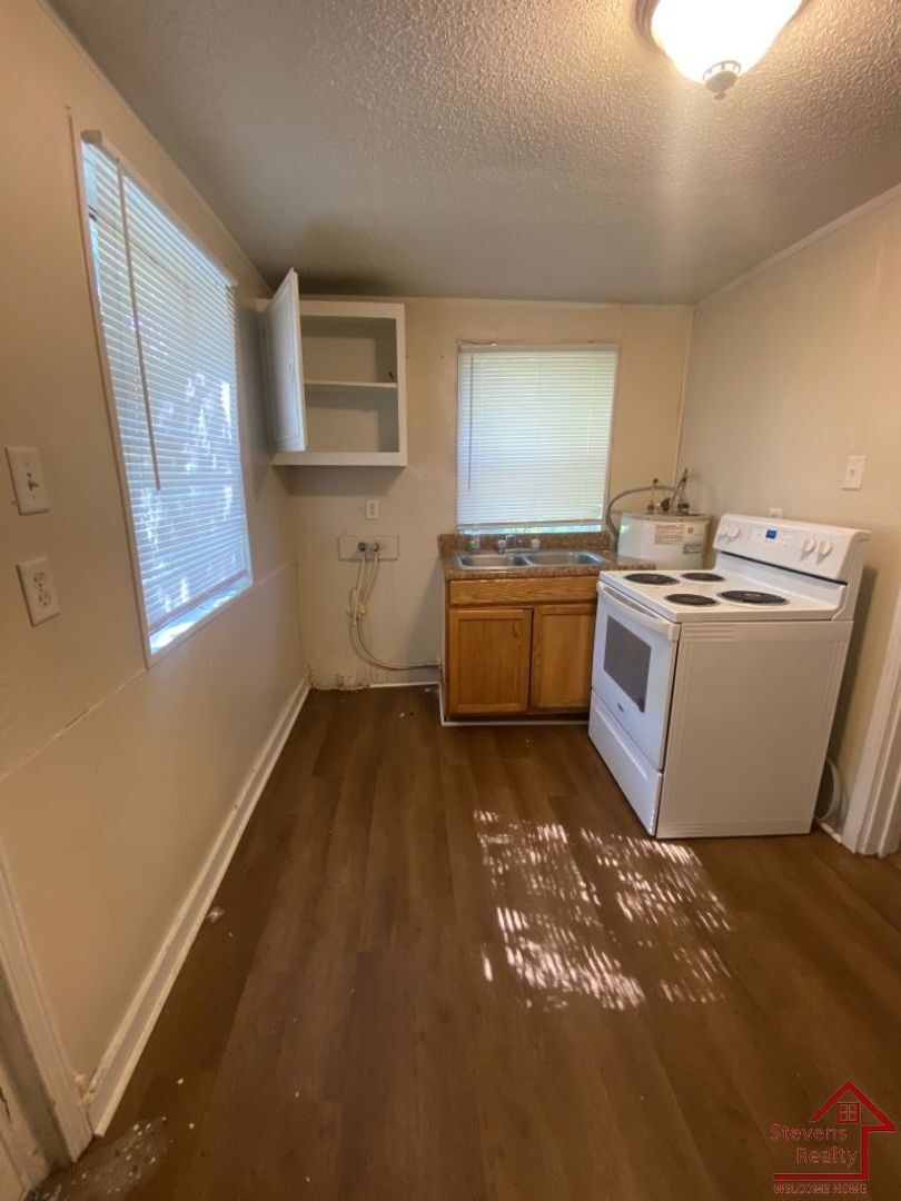 Building Photo - 4020 Kirkland Ave