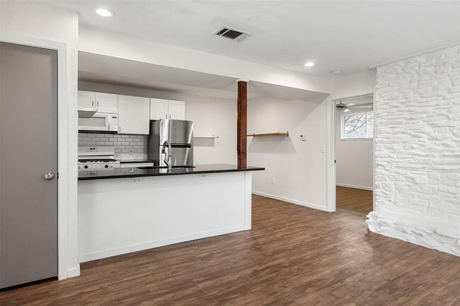 Building Photo - 7305 Grand Canyon Dr