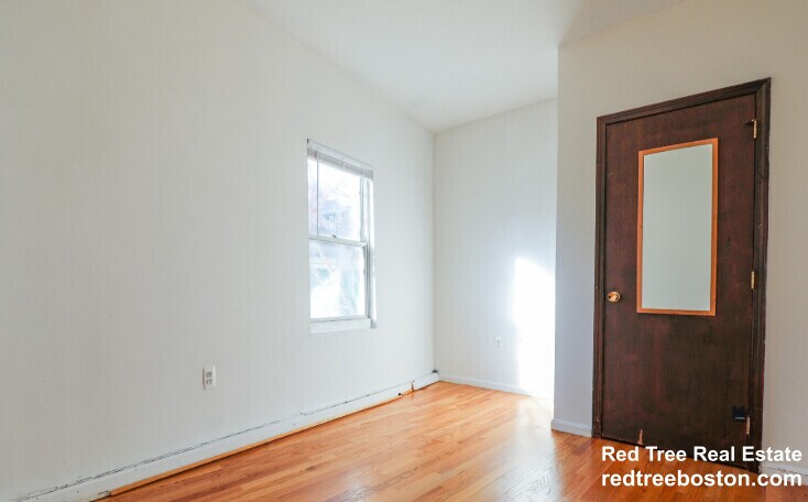 Building Photo - 10 Shepard St