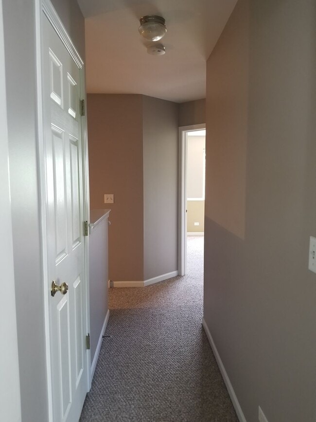 Building Photo - Aurora Two Bed Two Story Townhome