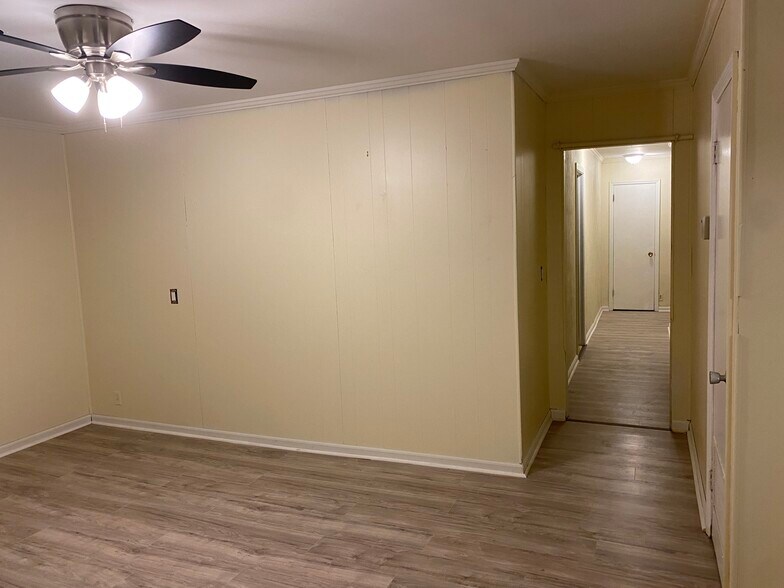 Building Photo - 374 E Monroe Ave