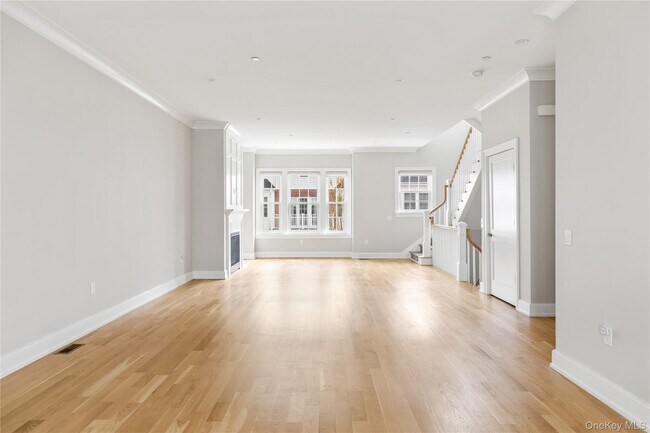 Building Photo - 902 Mill Creek S