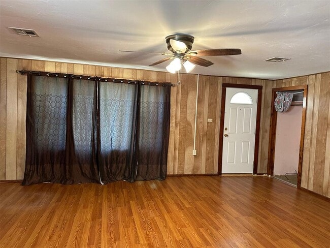 Building Photo - 1424 S Academy Rd