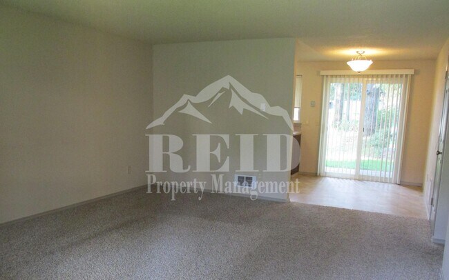 Building Photo - DUPLEX - 2 BED 1 BATH WITH 1 CAR GARAGE IN CENTRAL PORT ORCHARD!