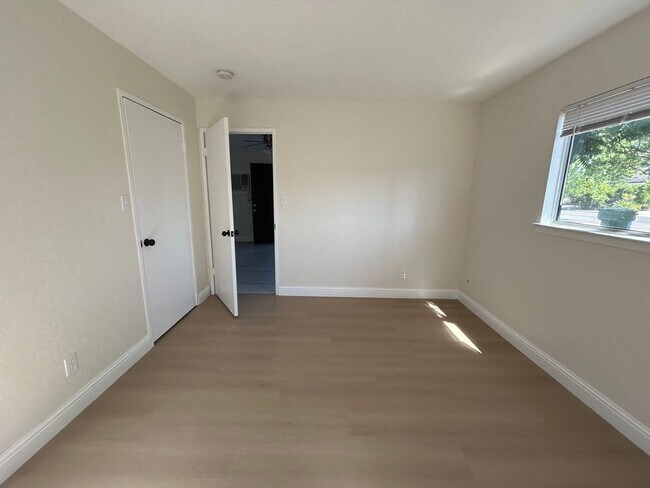 Building Photo - 683 - 695 Vermont Avenue, Turlock CA 95380