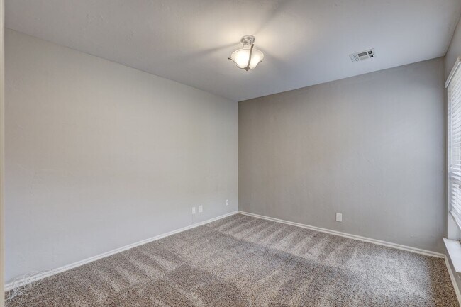 Building Photo - 4 Bedroom South Edmond Home For Rent