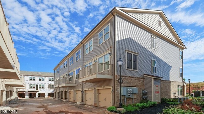 Building Photo - 95 Robeson St