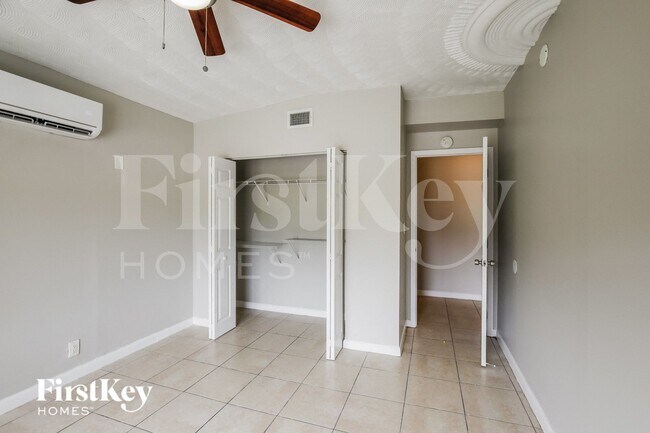 Building Photo - 421 SW 29th Ave