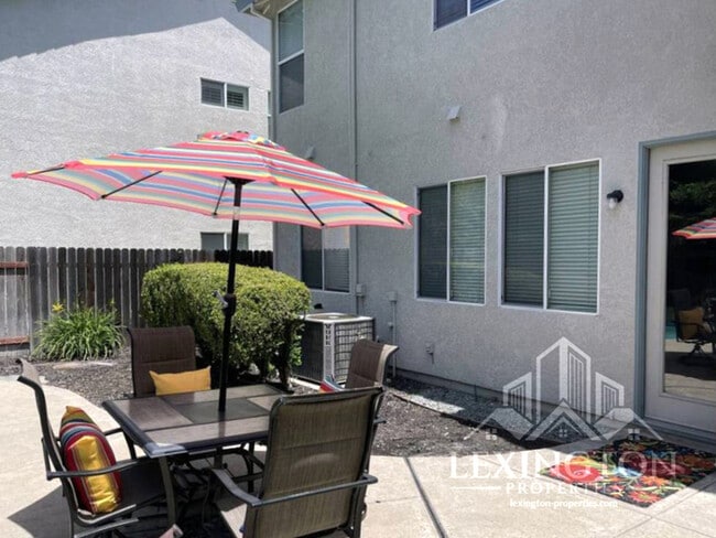 Building Photo - Stunning, 5BD/3BA Home, in West Sacramento with a Pool and BBQ!