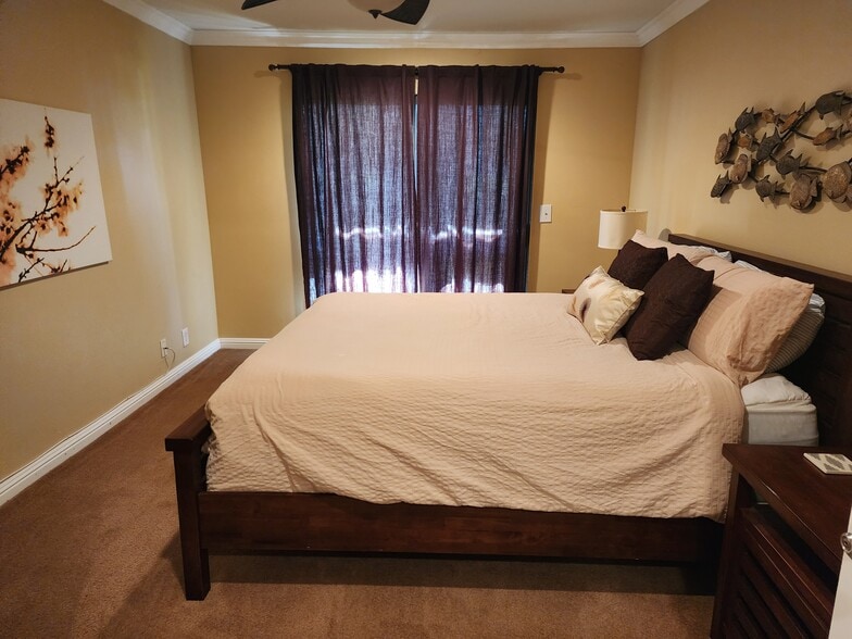 Building Photo - 1050 E Ramon Rd