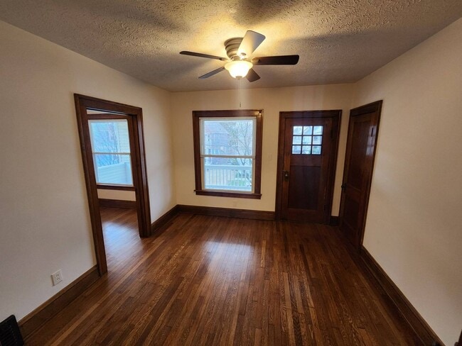 Building Photo - 2033 Robin St