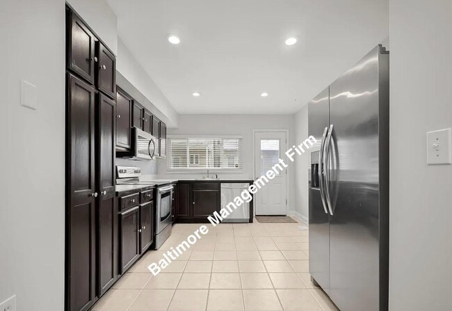 Building Photo - 805 S Decker Ave