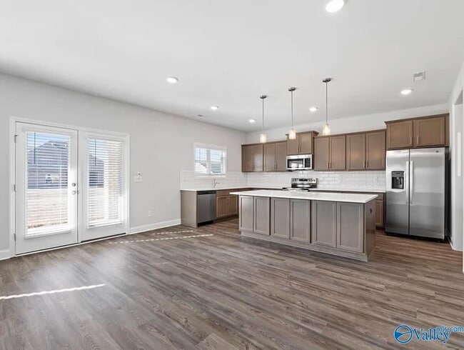 Building Photo - 142 Ivy Vine Dr