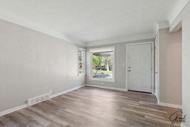 Building Photo - $1300 3 bedroom bungalow