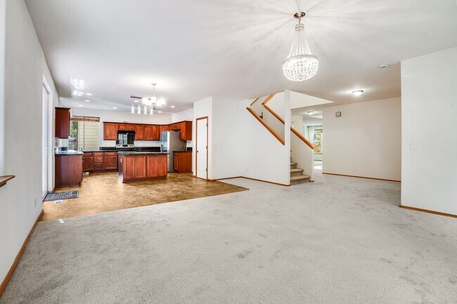 Building Photo - Beautiful 5 Bed, 3 Bath Rental Home in Bet...
