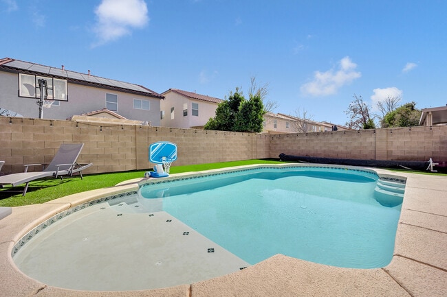 Building Photo - 11142 Romola St