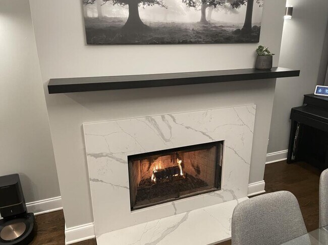 Building Photo - 3 bedroom in Chicago IL 60625