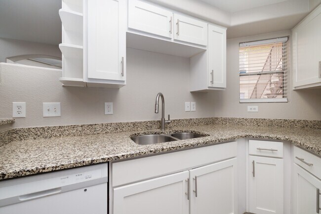 Building Photo - 10410 N Cave Creek Rd