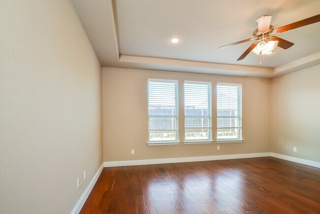 Building Photo - Spacious 4-Bedroom Home in Little Elm