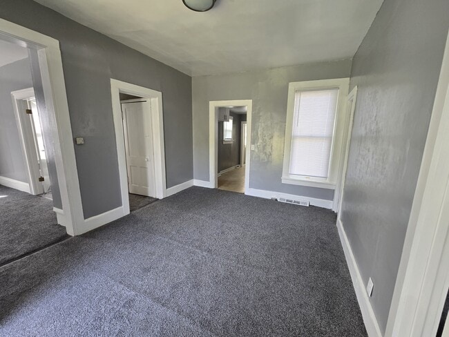 Building Photo - 1122 E 6th Ave