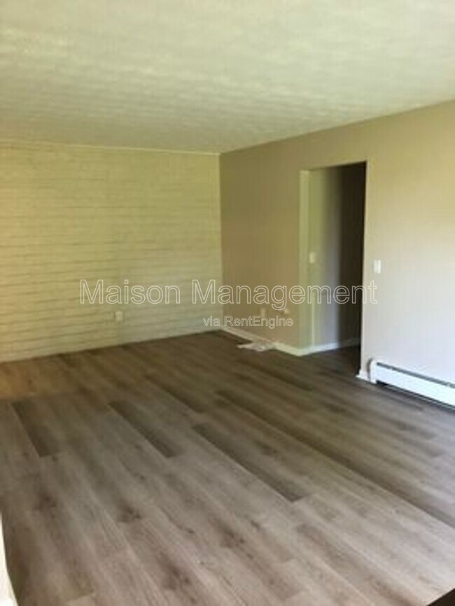 Building Photo - 17 Stenwick Dr