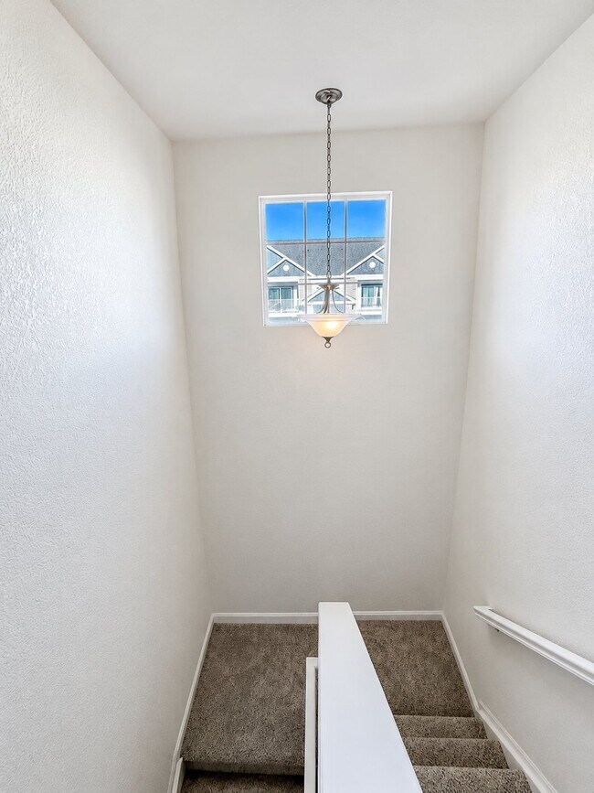 Building Photo - 15700 E Jamison Dr