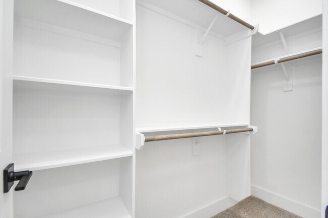 Building Photo - 4802 Elysian St
