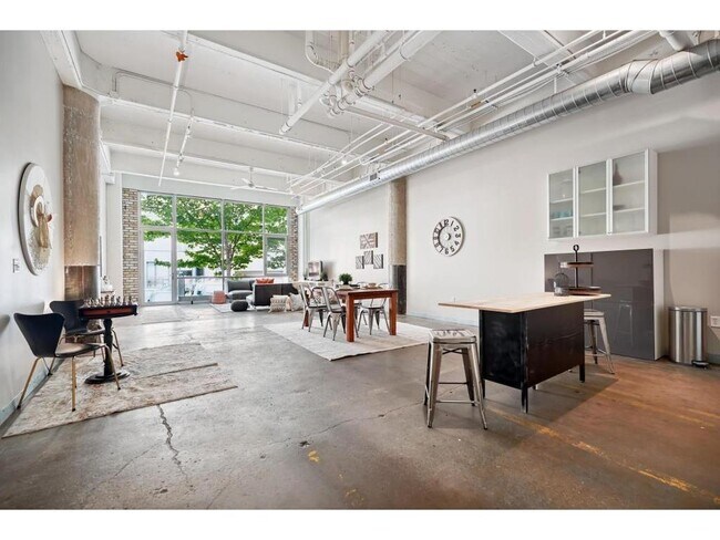 Building Photo - 700 N Washington Ave