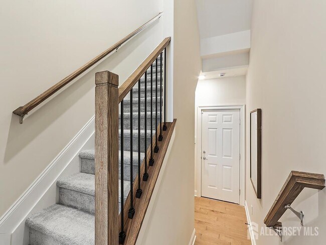 Building Photo - 715 Parker Blvd