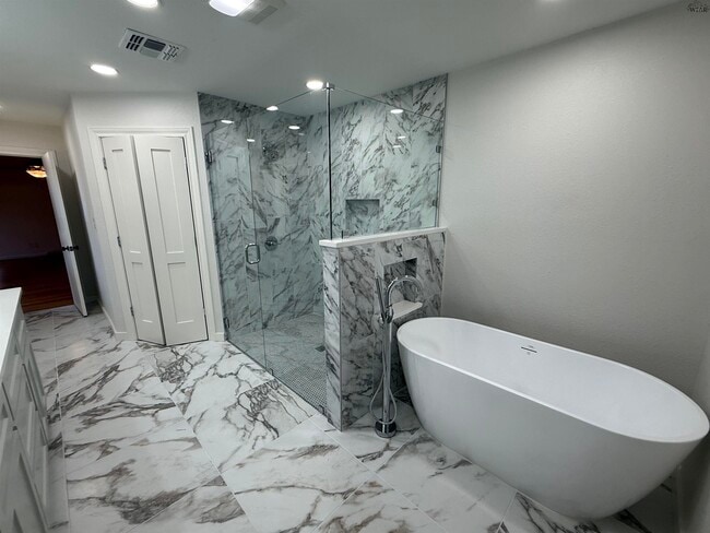 Building Photo - 2208 Avondale St