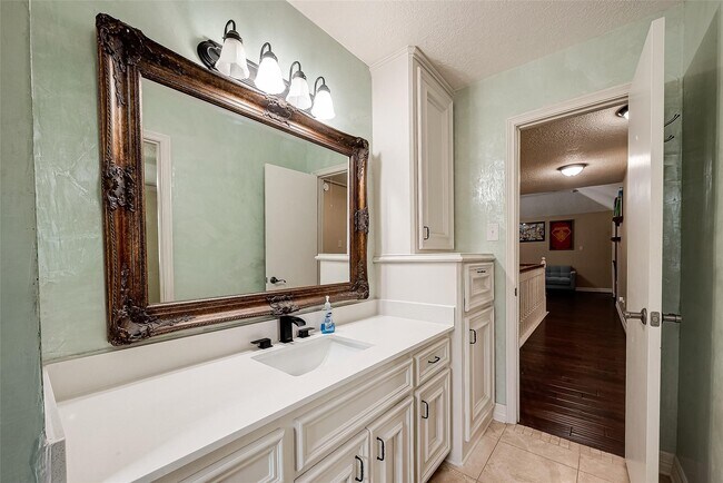 Building Photo - 17102 Misty Creek Dr