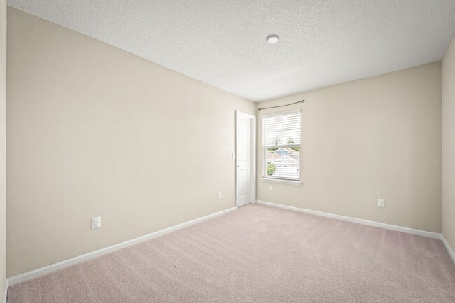 Building Photo - Spacious 4-Bedroom Home with Screened Pati...