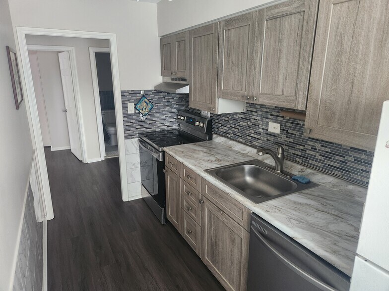 kitchen - 13797 Cedar Rd