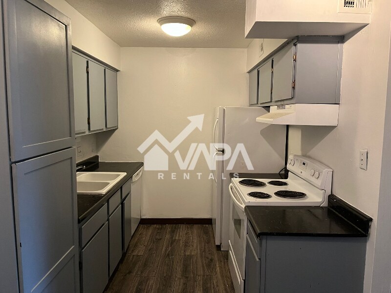 Building Photo - 6311 N Barcelona Ct