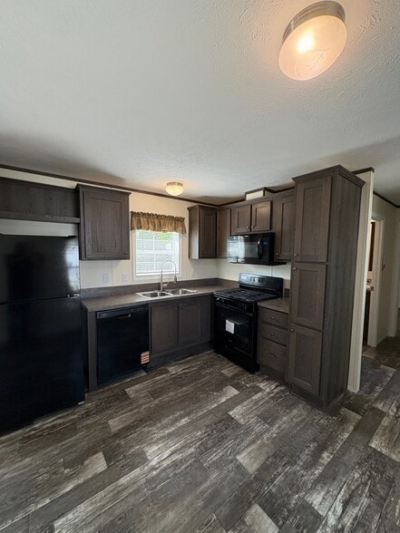 Primary Photo - 16 Doe Dr