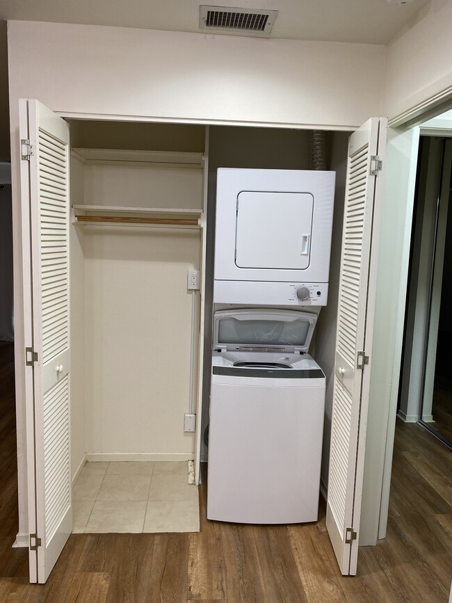 Primary Photo - 300 Murchison Dr