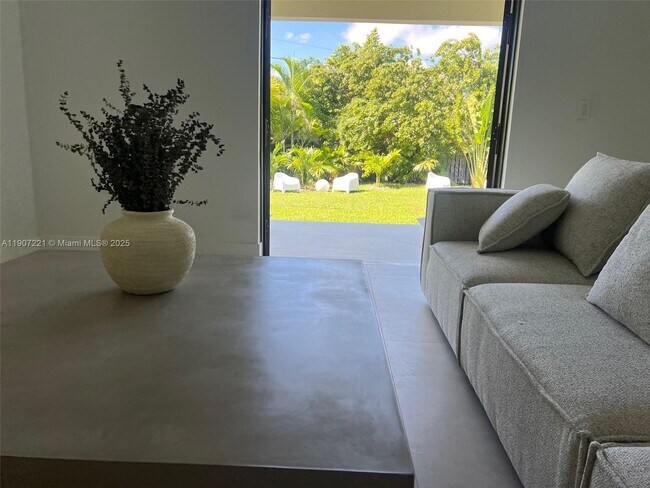 Building Photo - 12790 SW 91 Ave