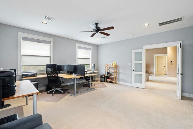 Building Photo - Beautiful 4-Bed Home in Highland Park West...