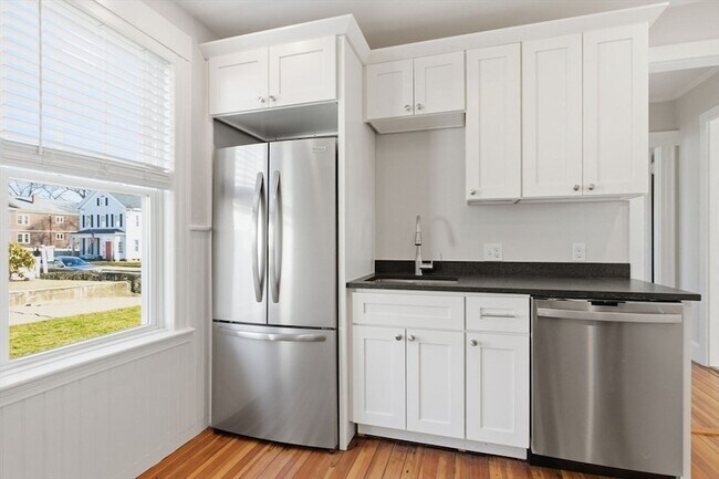 Building Photo - 113 Minot St
