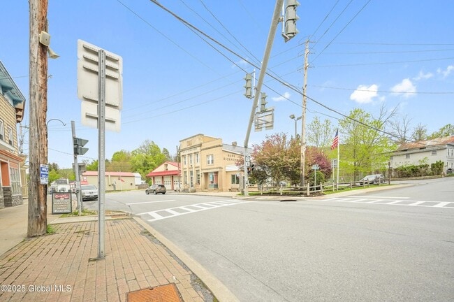 Building Photo - 281 Main St