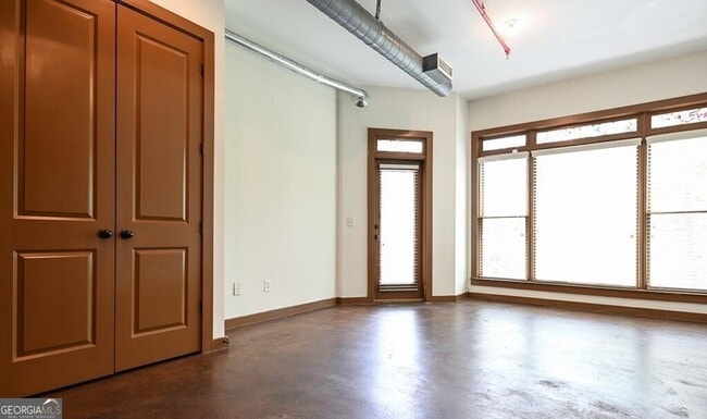 Building Photo - 250 Martha Dr