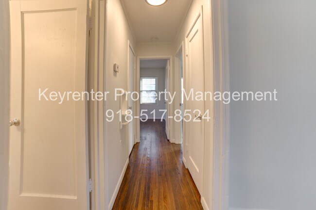 Building Photo - Gorgeous 2 Bedroom West Tulsa Home!