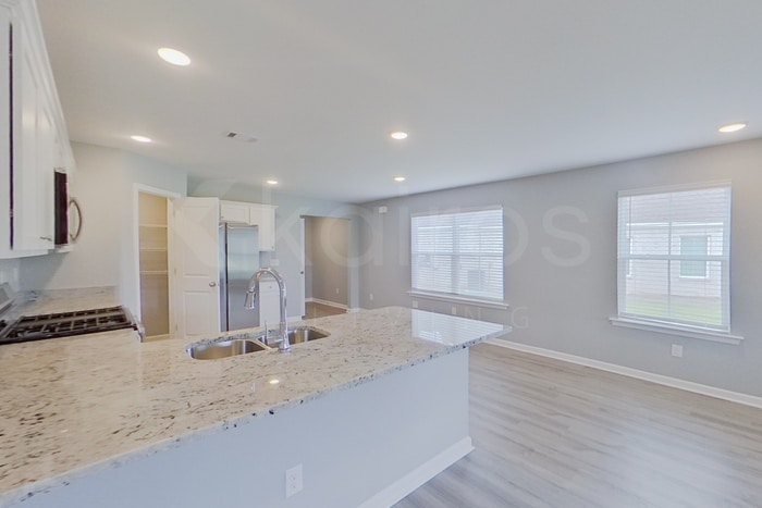 Building Photo - 656 June St