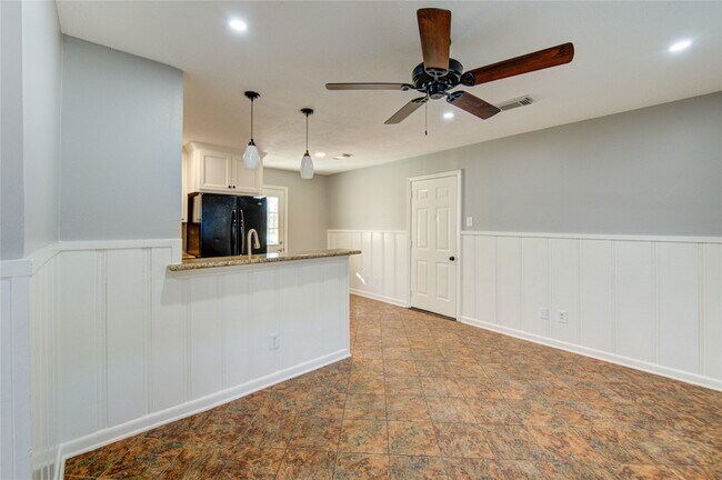 Building Photo - 2714 Southmore Ave