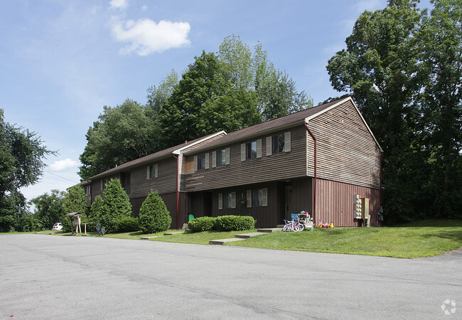 Primary Photo - Corinth Commons Apartments